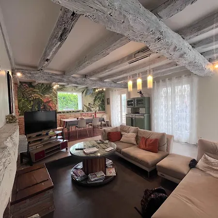 La Toscane Country Pool Sleeps 10 Coufouleux