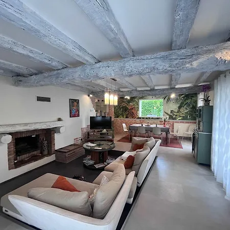 La Toscane Country Pool Sleeps 10 Villa